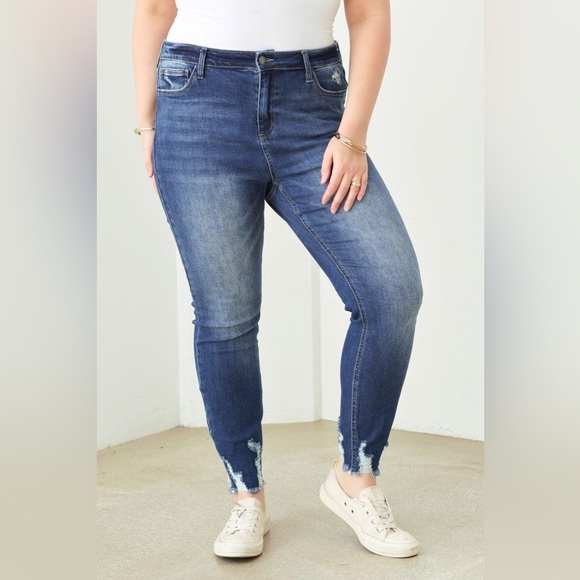 NWT-Plus Size Stretchy Destroyed Silhouette Denim Jeans - Picture 5 of 8